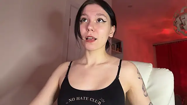 Snapshot of pinkdolly18 chatting on February 24, 9:31 pm pinkdolly18 online show from February 24, 9:31 pm