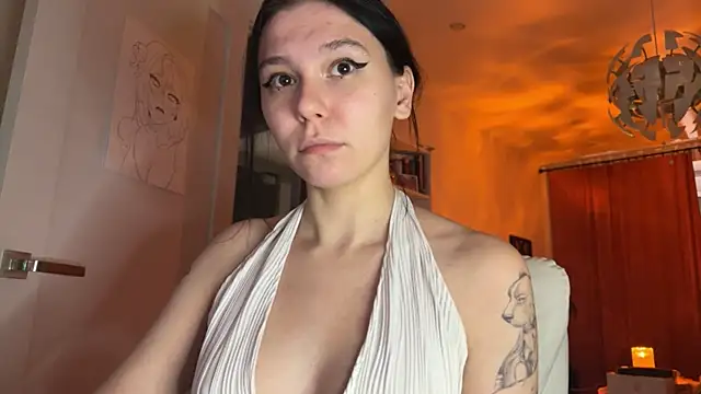 Snapshot of pinkdolly18 chatting on October 12, 10:20 pm pinkdolly18 online show from October 12, 10:20 pm