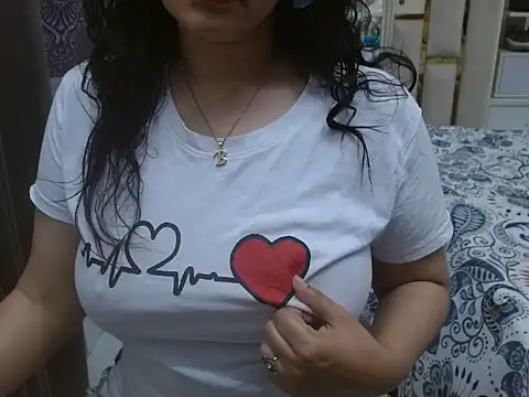 Snapshot of Lovelywife786 chatting on June 21, 10:51 am Lovelywife786 online show from June 21, 10:51 am