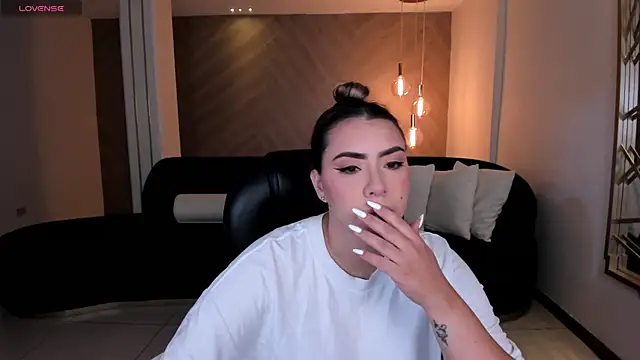 Snapshot of MartinnaBonnet chatting on December 17, 10:12 am MartinnaBonnet online show from December 17, 10:12 am