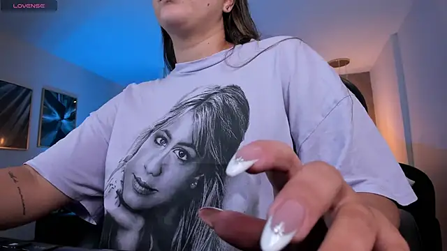 Snapshot of MartinnaBonnet chatting on January 13, 10:36 am MartinnaBonnet online show from January 13, 10:36 am