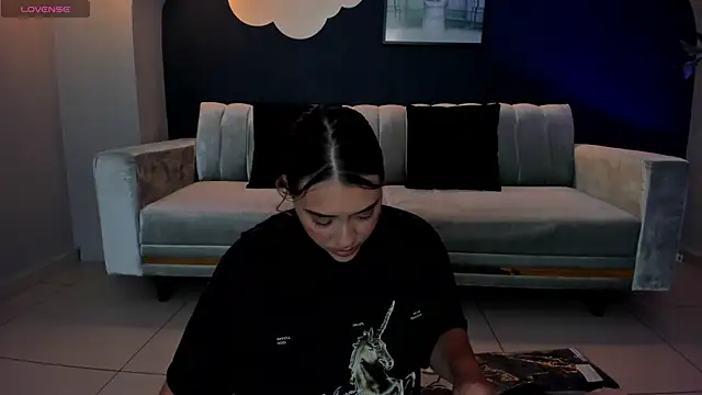 Snapshot of MartinnaBonnet chatting on February 3, 1:30 pm MartinnaBonnet online show from February 3, 1:30 pm