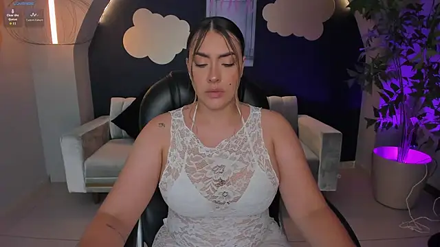 Snapshot of MartinnaBonnet chatting on February 4, 4:39 pm MartinnaBonnet online show from February 4, 4:39 pm