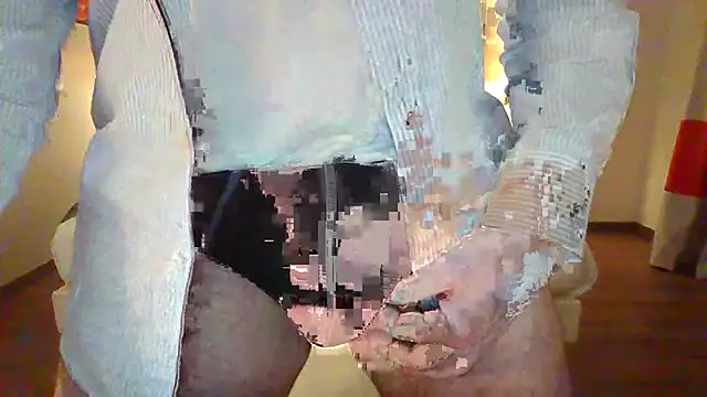 Snapshot of alessexxx24 chatting on February 17, 7:53 pm alessexxx24 online show from February 17, 7:53 pm