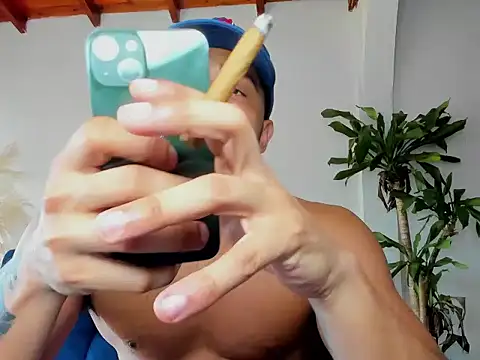 Snapshot of chriswest05 chatting on February 4, 4:13 pm chriswest05 online show from February 4, 4:13 pm