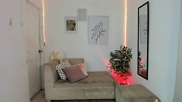 Snapshot of hornyprincess__ chatting on February 2, 6:10 pm hornyprincess online show from February 2, 6:10 pm