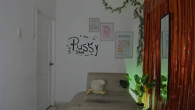 Snapshot of hornyprincess__ chatting on October 20, 6:08 pm hornyprincess online show from October 20, 6:08 pm