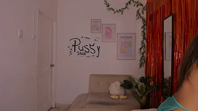 Snapshot of hornyprincess__ chatting on October 30, 6:08 pm hornyprincess online show from October 30, 6:08 pm