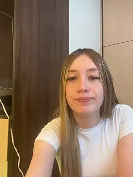 Snapshot of horny__molly_ chatting on June 27, 4:34 pm horny molly online show from June 27, 4:34 pm