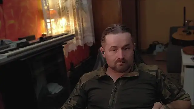 Snapshot of Mosiadz1975 chatting on February 10, 8:42 pm Mosiadz1975 online show from February 10, 8:42 pm