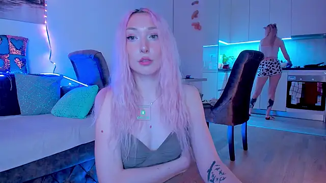 Snapshot of AlexRoseLiRed chatting on December 15, 7:10 pm AlexRoseLiRed online show from December 15, 7:10 pm