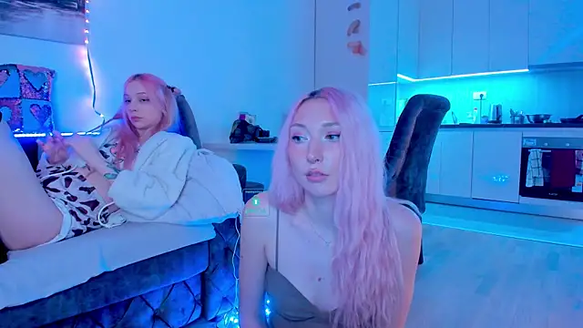 Snapshot of AlexRoseLiRed chatting on December 15, 10:15 pm AlexRoseLiRed online show from December 15, 10:15 pm