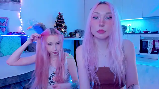 Snapshot of AlexRoseLiRed chatting on December 21, 10:30 pm AlexRoseLiRed online show from December 21, 10:30 pm