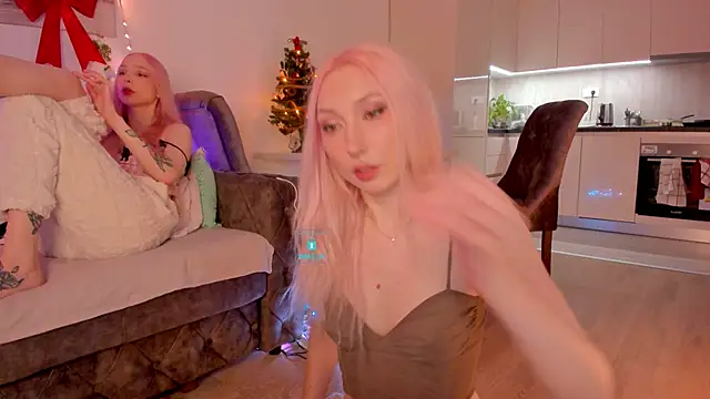 Snapshot of AlexRoseLiRed chatting on December 31, 12:00 am AlexRoseLiRed online show from December 31, 12:00 am