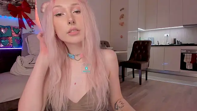 Snapshot of AlexRoseLiRed chatting on January 12, 12:49 am AlexRoseLiRed online show from January 12, 12:49 am