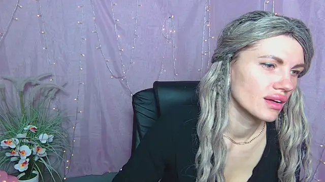 MilaLoona online show from April 17, 6:05 am