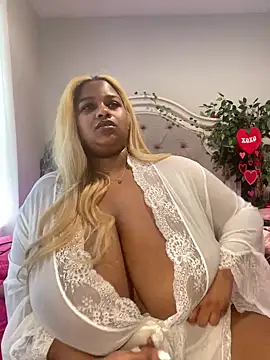 BigFineSelena online show from February 5, 7:20 pm