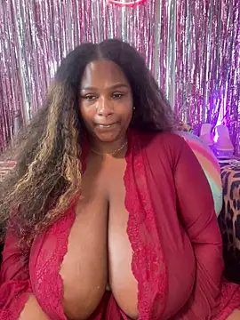 Snapshot of BigFineSelena chatting on July 1, 7:46 pm BigFineSelena online show from July 1, 7:46 pm