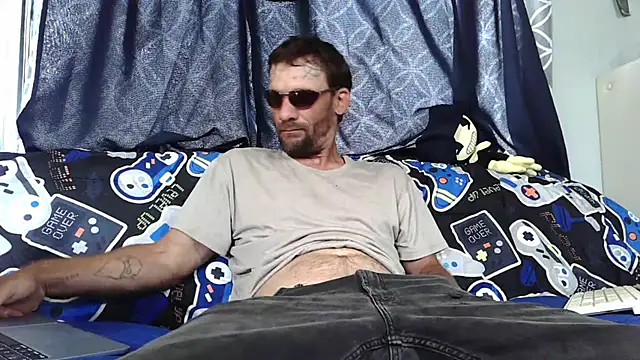 Snapshot of goodick4u28 chatting on April 25, 5:32 pm goodick4u28 online show from April 25, 5:32 pm