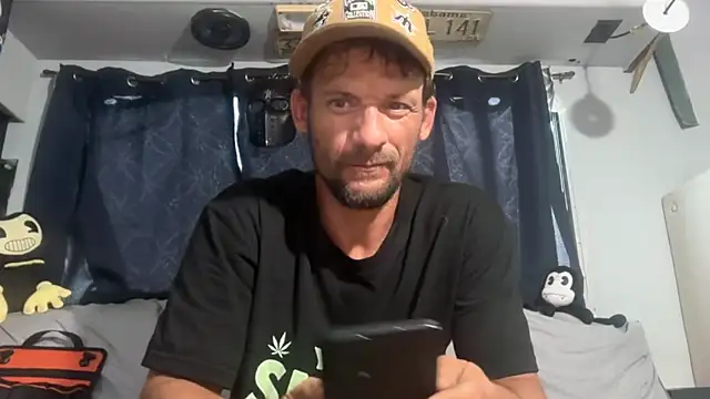 Snapshot of goodick4u28 chatting on May 1, 12:04 am goodick4u28 online show from May 1, 12:04 am