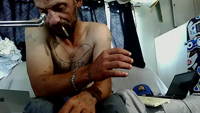 Snapshot of goodick4u28 chatting on May 9, 3:06 pm goodick4u28 online show from May 9, 3:06 pm
