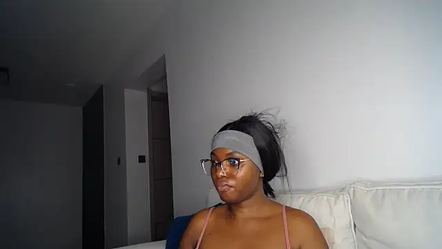 Snapshot of Pretty_Liya08 chatting on April 30, 8:57 pm Pretty Liya08 online show from April 30, 8:57 pm