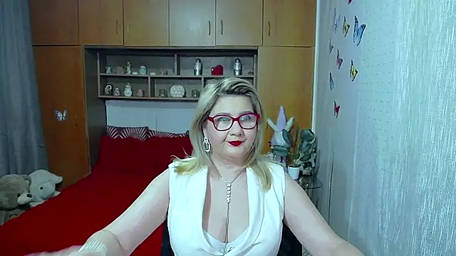 LucilleFenlys online show from April 23, 12:01 am