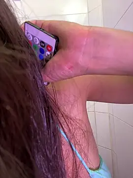 Snapshot of loolla_23 chatting on March 1, 1:53 am loolla 23 online show from March 1, 1:53 am