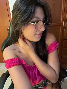 Snapshot of loolla_23 chatting on March 12, 2:52 am loolla 23 online show from March 12, 2:52 am