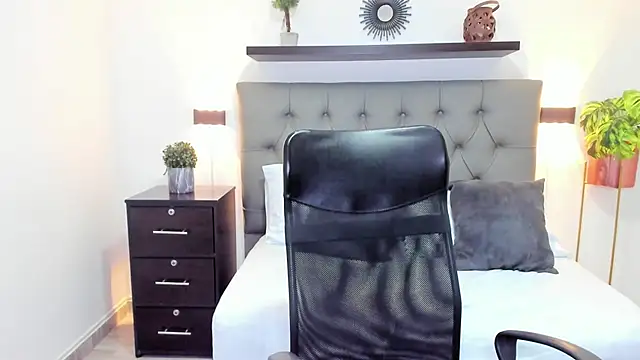 Snapshot of isabella_florez chatting on February 20, 6:13 pm isabella florez online show from February 20, 6:13 pm