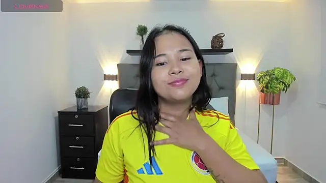 Snapshot of isabella_florez chatting on February 22, 11:46 am isabella florez online show from February 22, 11:46 am