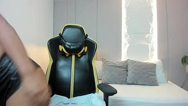 isabella florez online show from March 19, 11:47 am