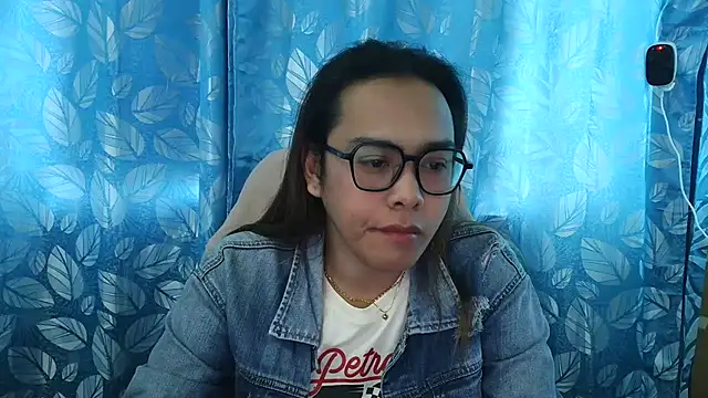 Snapshot of Your_PrettyGirlxxx chatting on October 22, 2:23 am Your PrettyGirlxxx online show from October 22, 2:23 am