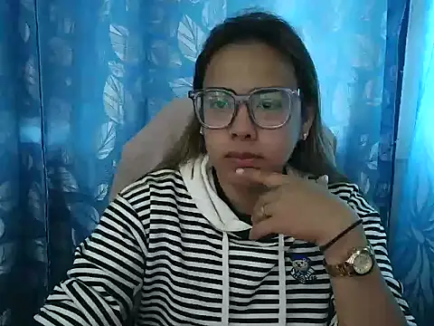 Snapshot of Your_PrettyGirlxxx chatting on February 21, 1:17 am Your PrettyGirlxxx online show from February 21, 1:17 am