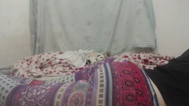 Kittywhiteass online show from March 19, 8:23 am