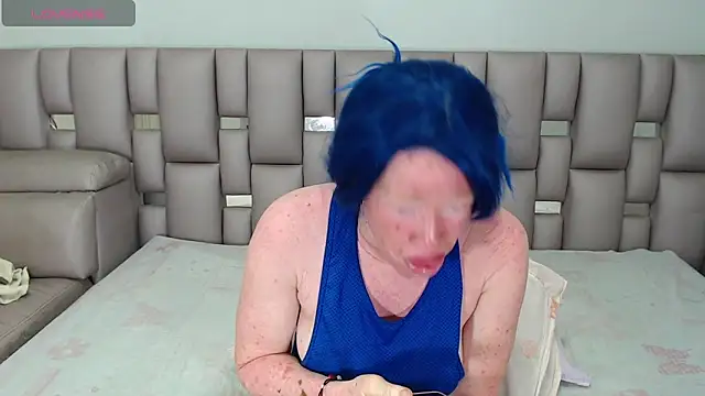 Kittywhiteass online show from October 9, 4:43 am