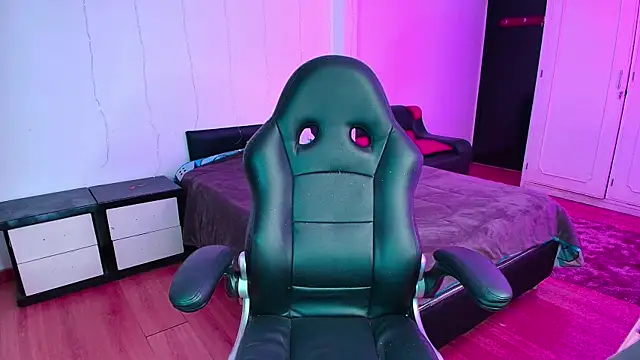 Snapshot of yesie_hot chatting on November 24, 11:15 pm yesie hot online show from November 24, 11:15 pm