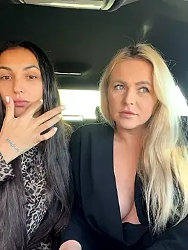 Snapshot of Keep_us_wild chatting on December 3, 4:47 am Keep us wild online show from December 3, 4:47 am