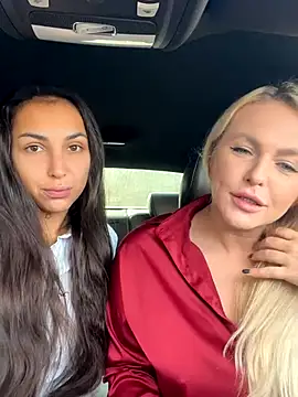 Snapshot of Keep_us_wild chatting on December 4, 3:15 am Keep us wild online show from December 4, 3:15 am