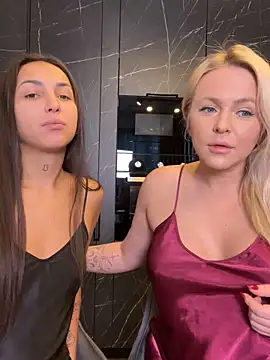 Snapshot of Keep_us_wild chatting on January 6, 4:47 am Keep us wild online show from January 6, 4:47 am