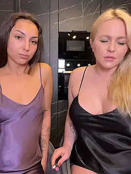 Snapshot of Keep_us_wild chatting on March 21, 4:28 am Keep us wild online show from March 21, 4:28 am