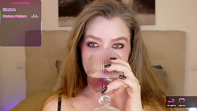 Snapshot of PetersEmily chatting on April 19, 9:50 pm PetersEmily online show from April 19, 9:50 pm