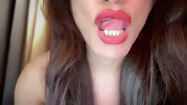 Snapshot of QUEEN_LILITH chatting on July 21, 7:11 am QUEEN LILITH online show from July 21, 7:11 am