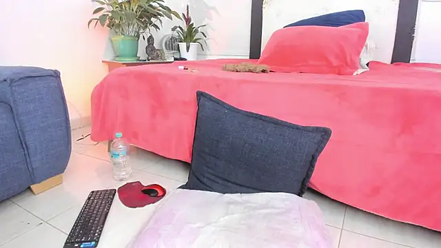 Snapshot of alicia_rouusel chatting on May 27, 1:57 am alicia rouusel online show from May 27, 1:57 am
