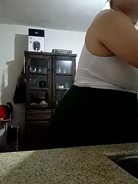 Snapshot of La_pauli_latina chatting on April 4, 1:59 am La pauli latina online show from April 4, 1:59 am