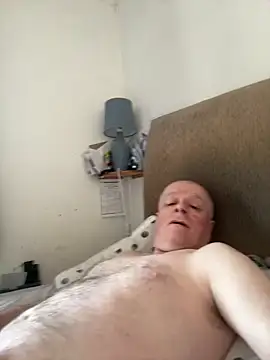 Snapshot of locallad88 chatting on April 26, 8:34 am locallad88 online show from April 26, 8:34 am