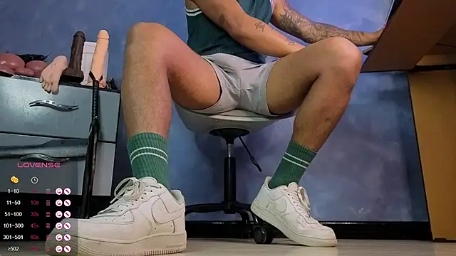 TomLover 12 online show from March 31, 3:56 pm