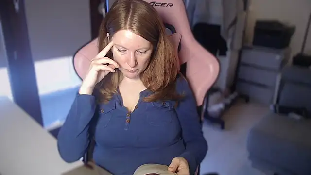 Snapshot of Exotic-Desire chatting on November 4, 8:24 am Exotic-Desire online show from November 4, 8:24 am