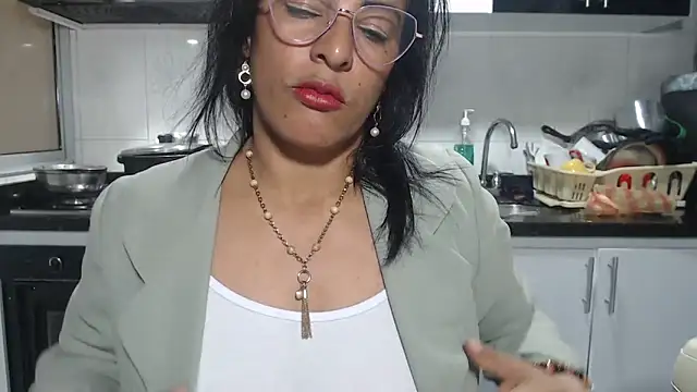 kateleyagrey online show from April 18, 8:09 pm