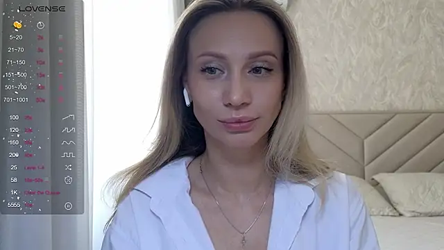 Snapshot of Alice_Wonders chatting on April 28, 6:29 am Alice Wonders online show from April 28, 6:29 am